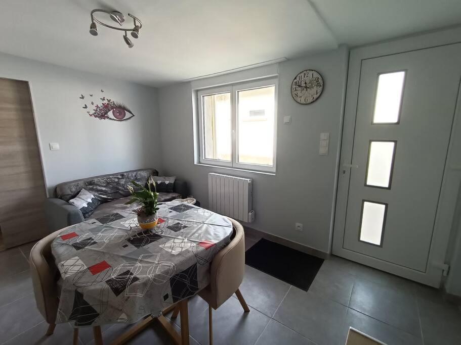 Le Hutteau Apartamento Vaudricourt Exterior foto